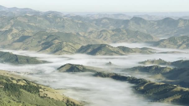 Valle Niebla Que Cubre Aldea Sao Bento Sapucai Las Montañas — Vídeos de Stock