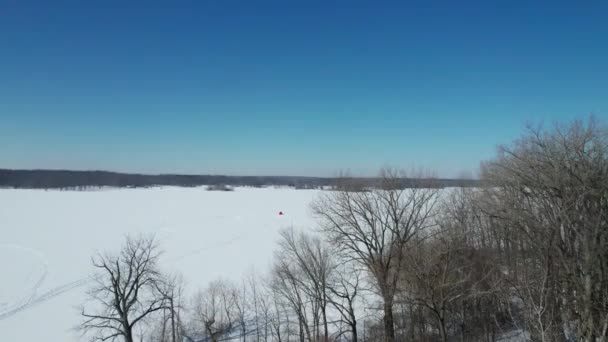 Cinematic View Ice Fishing Hut Frozen Lake Sunset Fisherman Camp — Αρχείο Βίντεο