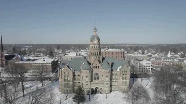 Drone Vista Trumbull County Court House Relógio Torre Inverno — Vídeo de Stock