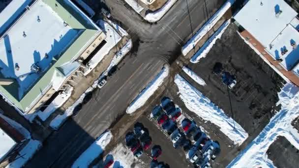 俄亥俄州沃伦市冬季屋顶的无人机顶照 — 图库视频影像