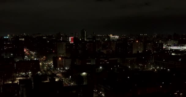 Voo Aéreo Noturno Sobre Telhados Harlem New York City Inverno — Vídeo de Stock