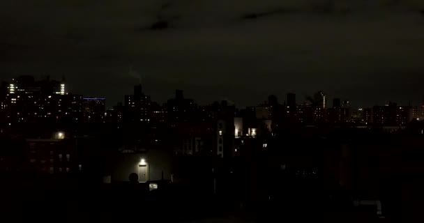 Inverno Noturno Panning Ascensão Aérea Sobre Harlem Nyc — Vídeo de Stock