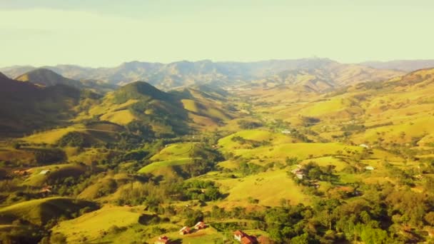 Órbita Aérea Sobre Sao Bento Sapucai Green Valley Hills Brasil — Vídeos de Stock