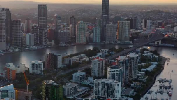 Fly Kangaroo Point Apartments Lambert Street Overlooking Brisbane Cbd Queensland — Stockvideo