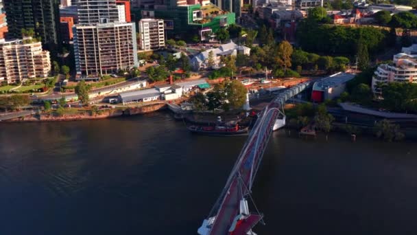 View Pedestrian Cyclist Bridge Brisbane River Goodwill Bridge Brisbane Southbank — Stockvideo