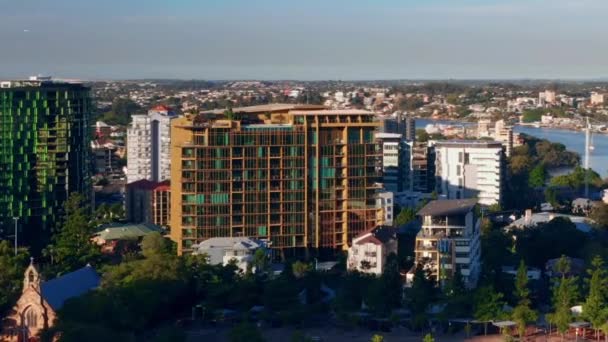 Facade Exterior Lume Apartments Shafston Ave Kangaroo Point Queensland Australia — Stockvideo
