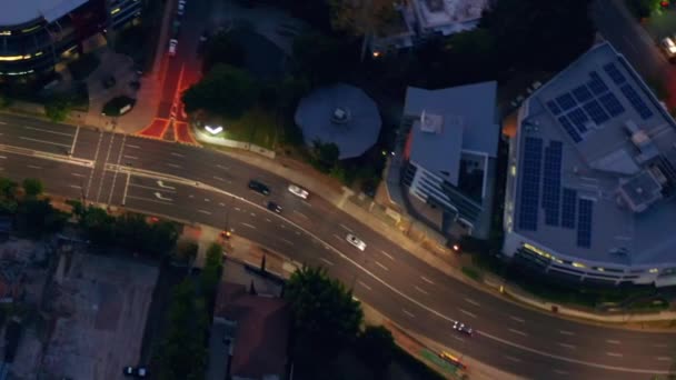 位于澳大利亚Qld布里斯班市河畔郊区土旺市加冕大道沿线的公司办公楼 空中自上而下 — 图库视频影像