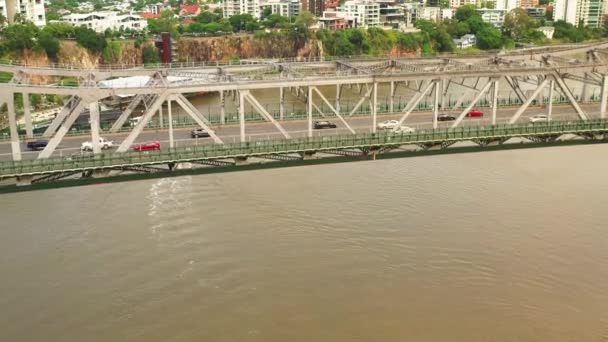 Drone View Story Bridge Traffic River Floods Brisbane Australia — Stockvideo