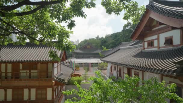 Vieux Bâtiments Traditionnels Coréens Pour Les Touristes Séjournent Dans Temple — Video