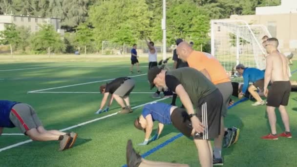 Мужчины Старшего Возраста Собираются Физических Упражнений — стоковое видео