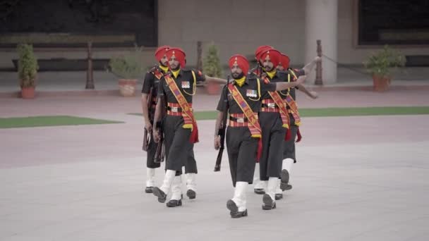 Ceremonia Cambio Guardia Monumento Nacional Guerra Nueva Delhi India Cerca — Vídeo de stock