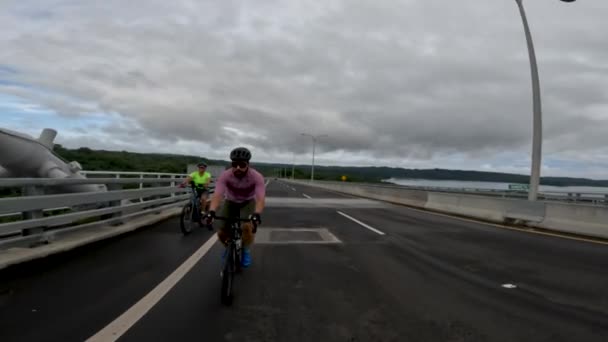 Cyclists Peddling Bridge Traffic Overtaking — Stockvideo