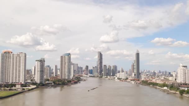Letecký Panorama Pohled Bangkok Skyline Přes Řeku Chao Phraya Riverbank — Stock video