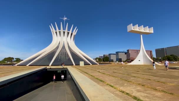 Wide Shot Entrance Cathedral City Brasilia Designed Architect Oscar Niemeyer — стоковое видео