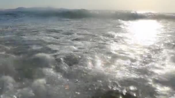 Low Angle Close Waves Foaming Beach Sunny Afternoon — Stock video