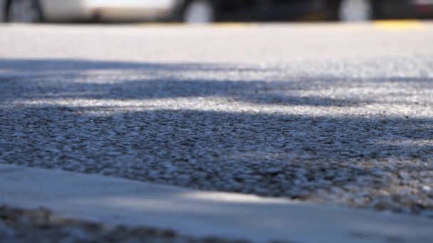 Low Angle Asphalt Road Cars Traveling Street Daytime Selective Focus — ストック動画