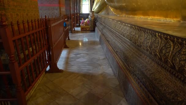 Reclining Buddha Wat Pho One Bangkok Oldest Temples Bangkok Tilt — Vídeo de Stock