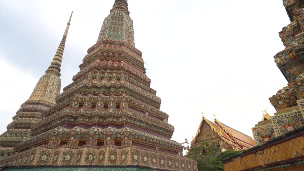 Γραφική Άποψη Για Υψηλά Chedis Pagodas Χτισμένο Για Τιμήσει Βασιλεύει — Αρχείο Βίντεο