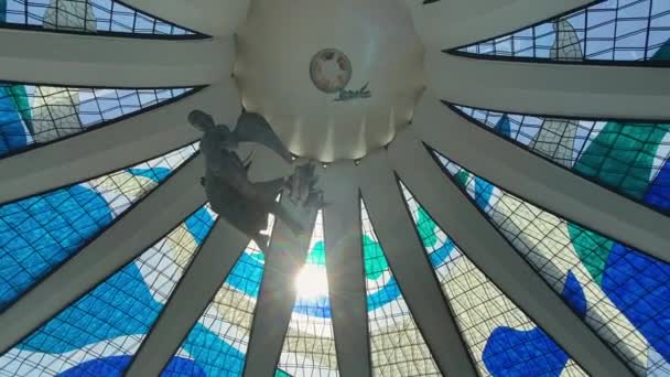 Розгортаючи Детальні Кадри Величезного Купола Висячих Ангелів Славетному Соборі Міста — стокове відео