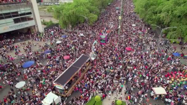 Drone View Pride Parade Bus Crowds Mexico Walking Paseo Reforma — Vídeos de Stock
