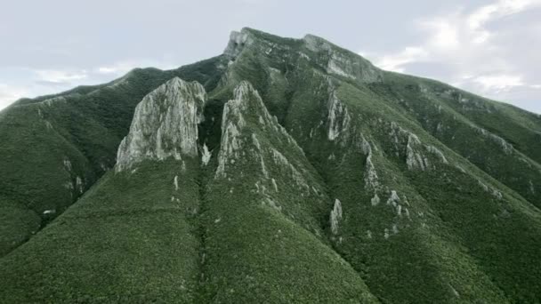 Cerro Silla Tarde Nublada Monterrey Nuevo Leon Mexico Verano Vuelo — Vídeo de stock
