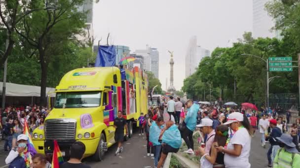 Yellow Lorry Going Pride Parade Crowds Avenue Juarez Mexico City — стоковое видео