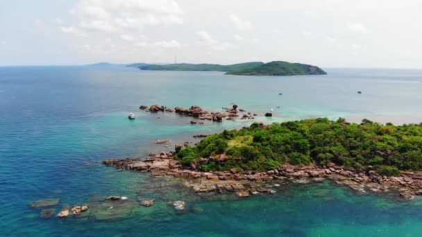 Aerial Raise View Exotic Rocky Coast Island Phu Quoc Vietnam — Vídeo de Stock