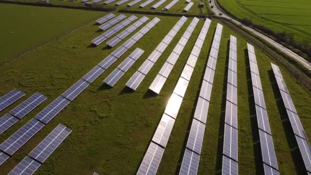 Solar Panels Farm Aerial Shot Sunlight Reflects — Vídeo de stock