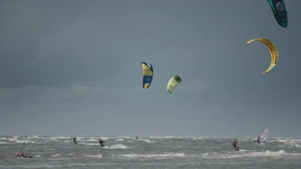 Kite Surfing Romo Island Denmark Slow Motion Pan Follow — Stockvideo