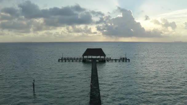 Отправка Дрона Воздуха Деревянный Пирс Морской Воде Канкуме Мексика Северная — стоковое видео