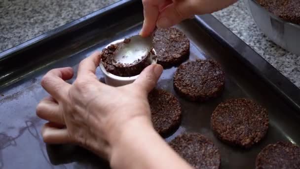 Baker Molder Making Cookies Made Cocoa Seeds Close — Stockvideo