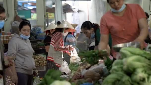Inwoners Winkelen Voor Verse Producten Thao Dien Markt Vietnam — Stockvideo