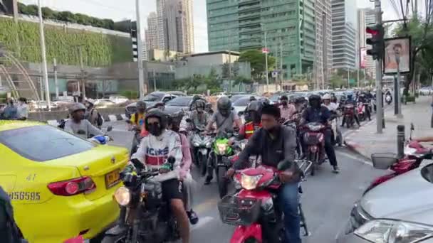 Motos Trouver Chemin Sur Embouteillage Jonction Bangkok — Video