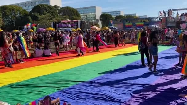 Overview Enormous Amount Visitors Rainbow Flag Gay Pride Parade City — Stockvideo