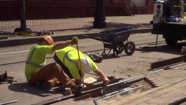 Este Vídeo Lapso Tempo Trabalhadores Construção Que Colocam Novas Trilhas — Vídeo de Stock