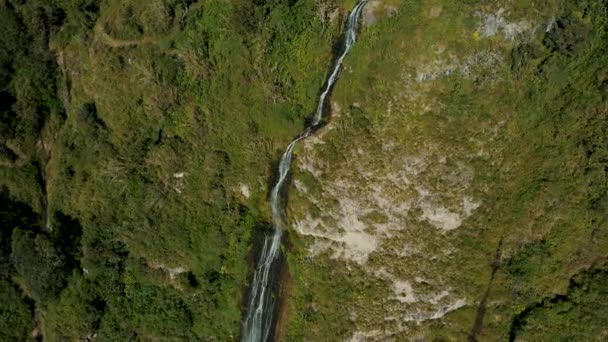 Vista Aérea Drone Cachoeiras Virgens Impressionantes Que Cascata Montanhas Rochosas — Vídeo de Stock