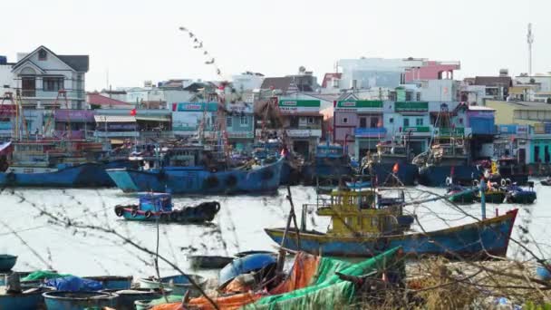 Static Shot Fishing Ship Entering Asian Port River Rural Vietnamese — Stockvideo