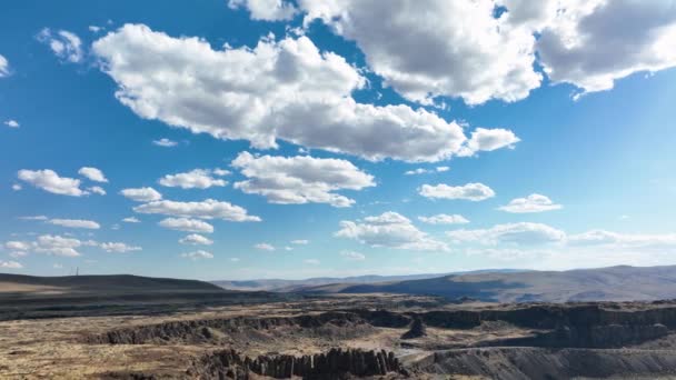 Wide Aerial Shot Frenchman Coulee Featuring Beautiful Clouds Floating Top — 图库视频影像