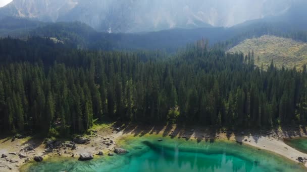 Reveal Shot Lake Carezza Dolomites Trentino Alto Adige Dji Mavic — Stockvideo