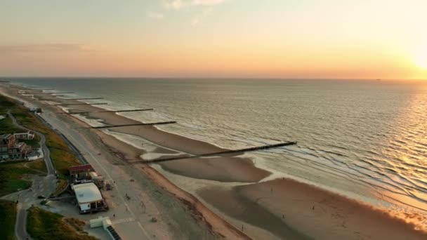 Beautiful Aerial Shot Beach Wooden Groins Prevent Erosion High Tide — 图库视频影像