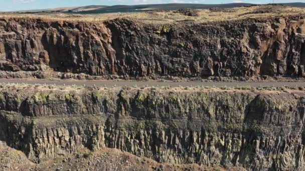 Drone Shot Highway Easter Washington Cliff Side — Stock videók