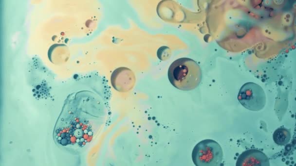 Liquide Bubbels Κινείται Γύρω Από Δημιουργία Ενός Αφηρημένου Κομμάτι Της — Αρχείο Βίντεο
