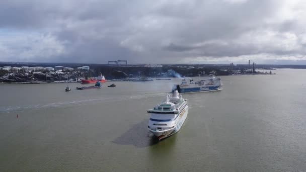 Statek Wycieczkowy Aidavita Przybywający Stoczni Remontowej Turku Brlt Pomagany Przez — Wideo stockowe