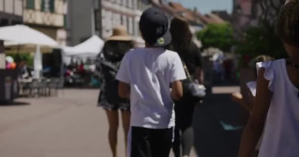 Biracial Little Girl Eating Ice Cream While Walking Family Busy — Video Stock