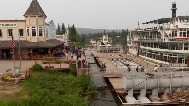 Drone Video People Boarding Riverboat Discovery Chena River Fairbanks Summer — Stok Video