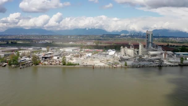 Cement Factory Industrial Area Bank Fraser River Richmond Canada Wide — Stockvideo