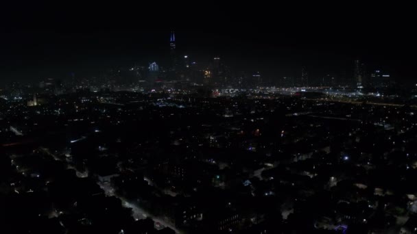 Drone Flies Downtown Chicago 4Th July Night Fireworks Explode Distance — Stok Video