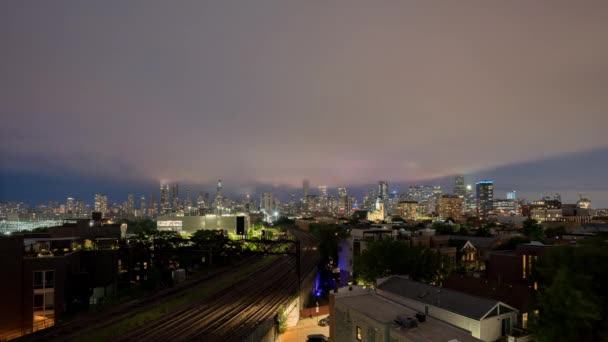 Smetání Nízkých Mraků Nad Chicagským Panoramatem Letní Bouřce Plné Noci — Stock video