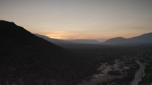 Silhouette Montagna Tramonto Nel Paesaggio Del Deserto Del Messico Aereo — Video Stock