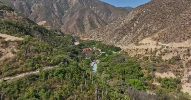 Tolantongo Mexico Aerial V11 Spektakulär Utsikt Låg Nivå Drönare Viadukt — Stockvideo